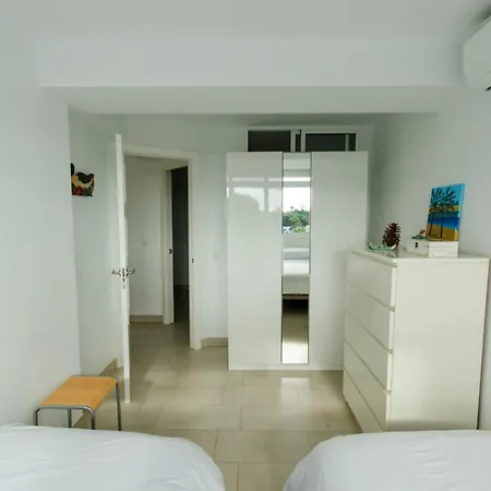 Apartment With Direct Sea Promenade Access